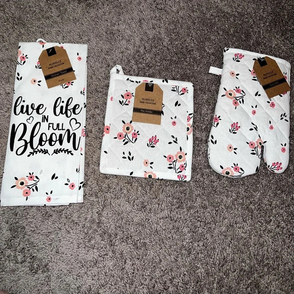 “Live Life in Full Bloom” Spring Linen Kitchen Bundle - Picture 1 of 5